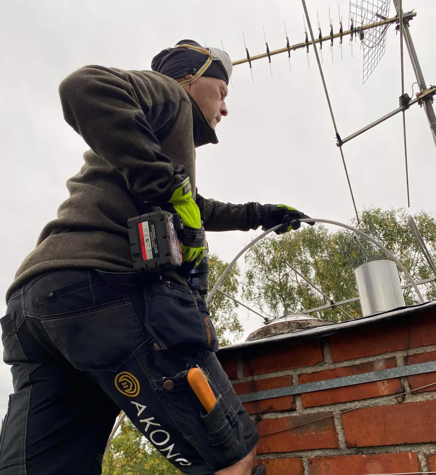 Rengöring av ventilationskanal med roterande borste